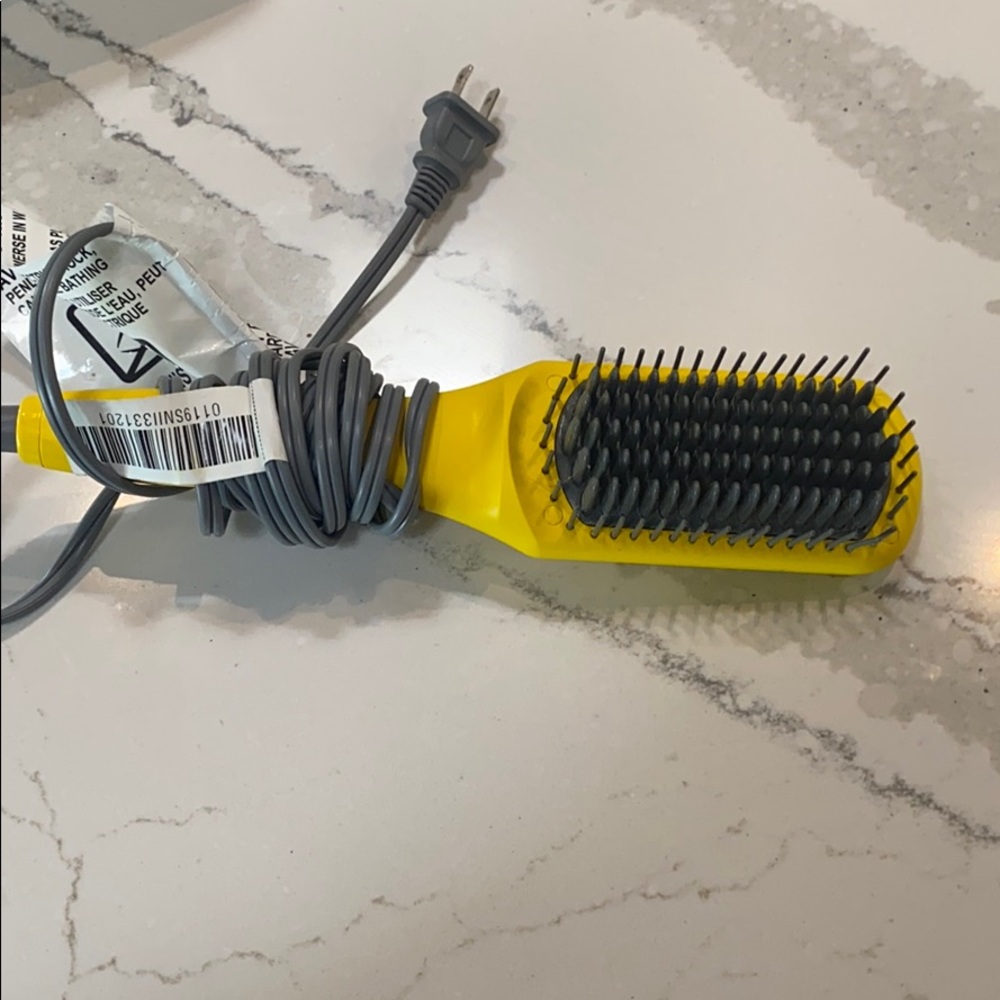 Dry bar hot brush.